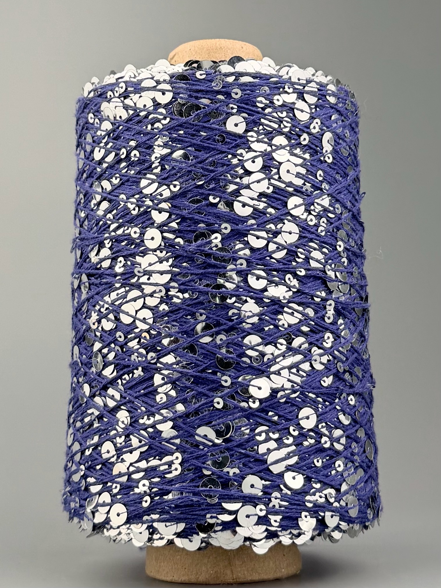 Art. Brillante 260 m / 100 g – Baumwolle mit Maxi-Pailletten col. Blauviolett foto 2